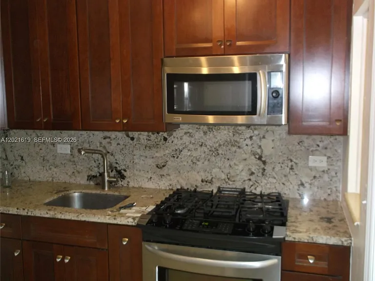 727 NE 16th Ave #727D — Photo 7