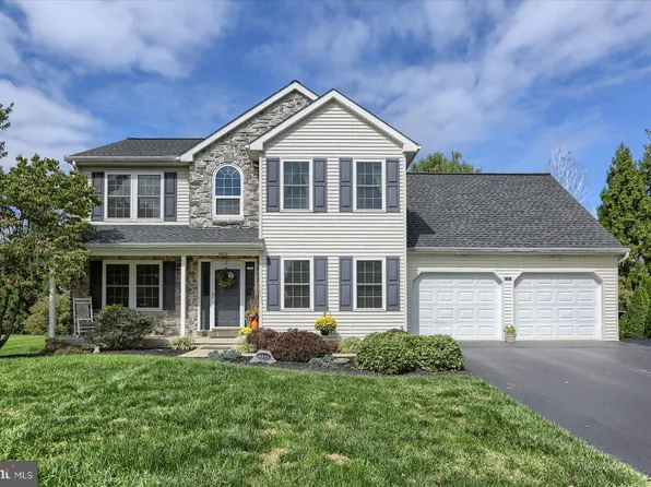 2470 Impala Dr, Ronks, PA 17572
