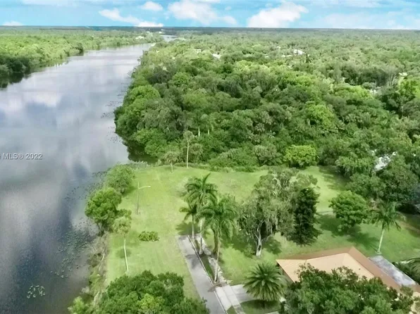 233 Desoto Ave, Labelle, FL 33935
