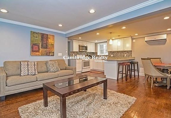 4th image of 153 Bigelow St #1T