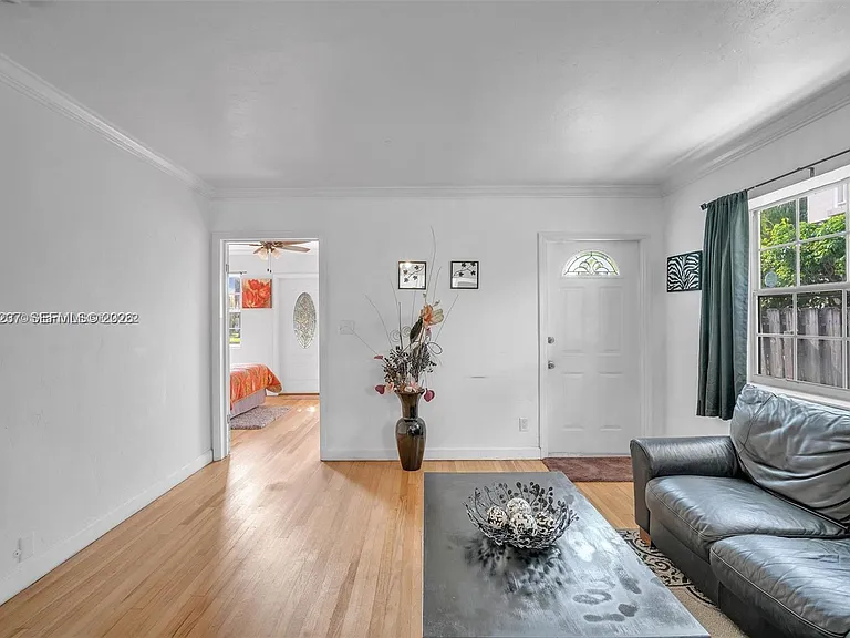 1635 Hollywood Blvd — Photo 31