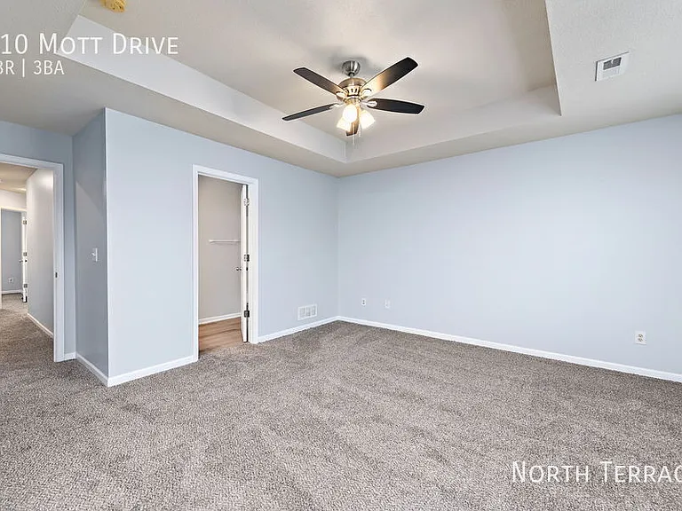 210 Mott Dr — Photo 17