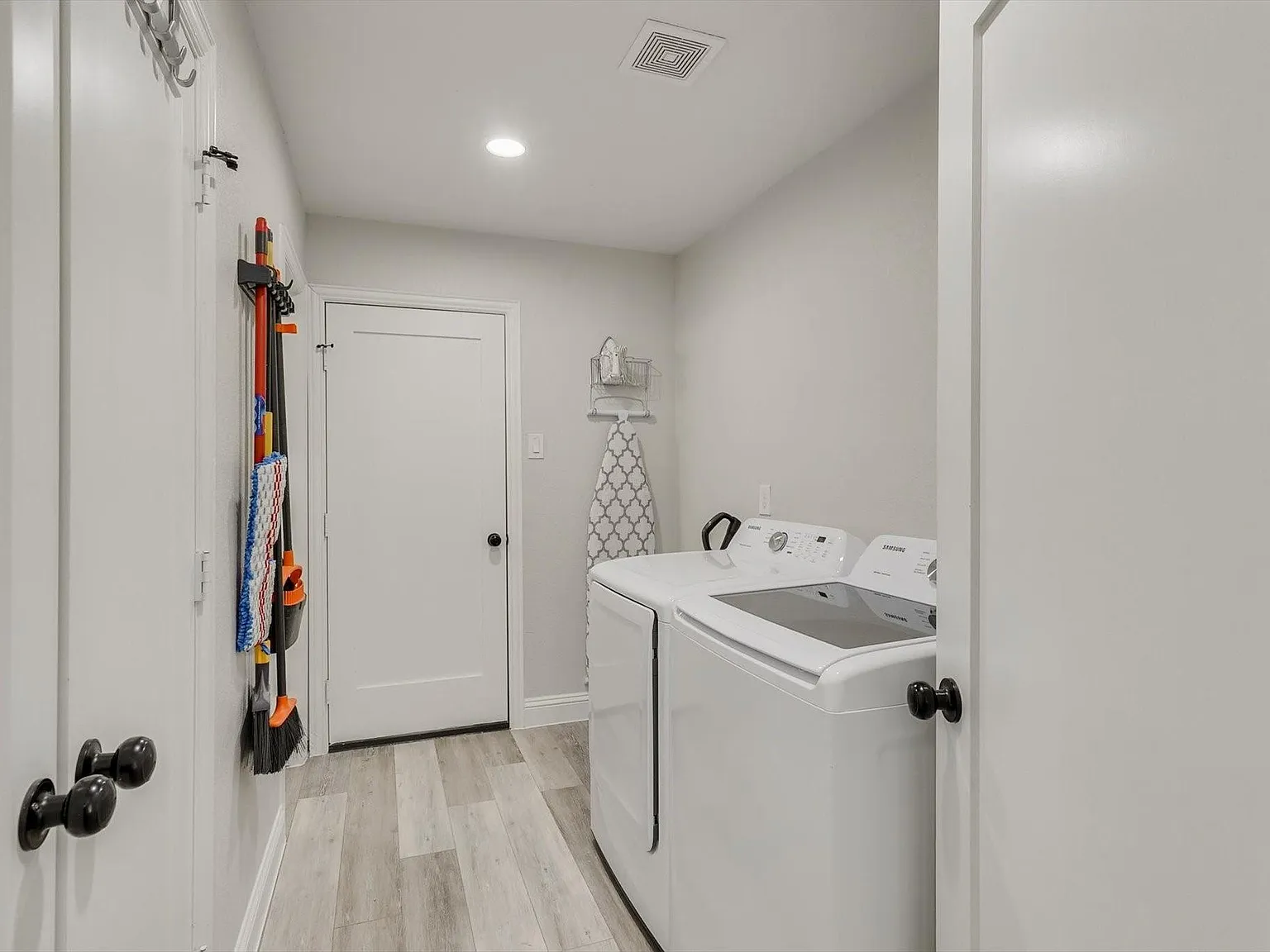 4 bed, 2836 sqft, $3,550 — Photo 3