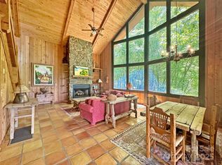 236 Valleyview Dr, Aquone, NC 28781