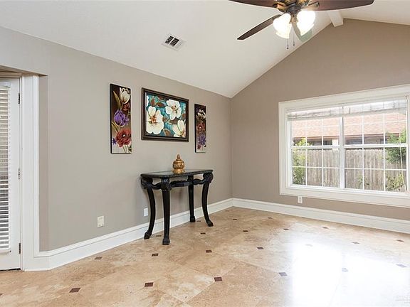 4th image of 509 E Redbud Ave