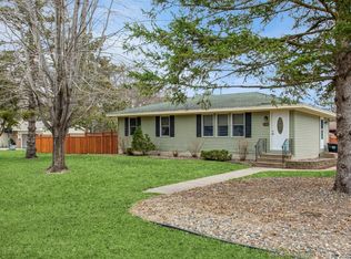 8101 Edgewood Dr, Mounds View, MN 55112