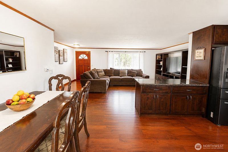 3rd image of 2465 24th Street SE
