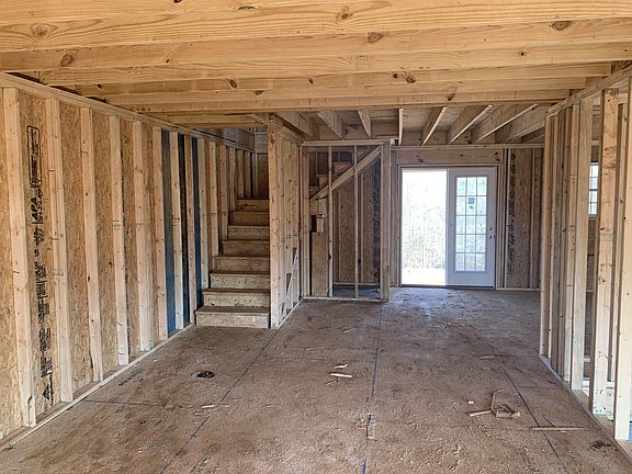 2nd image of 162 Camelot Dr
