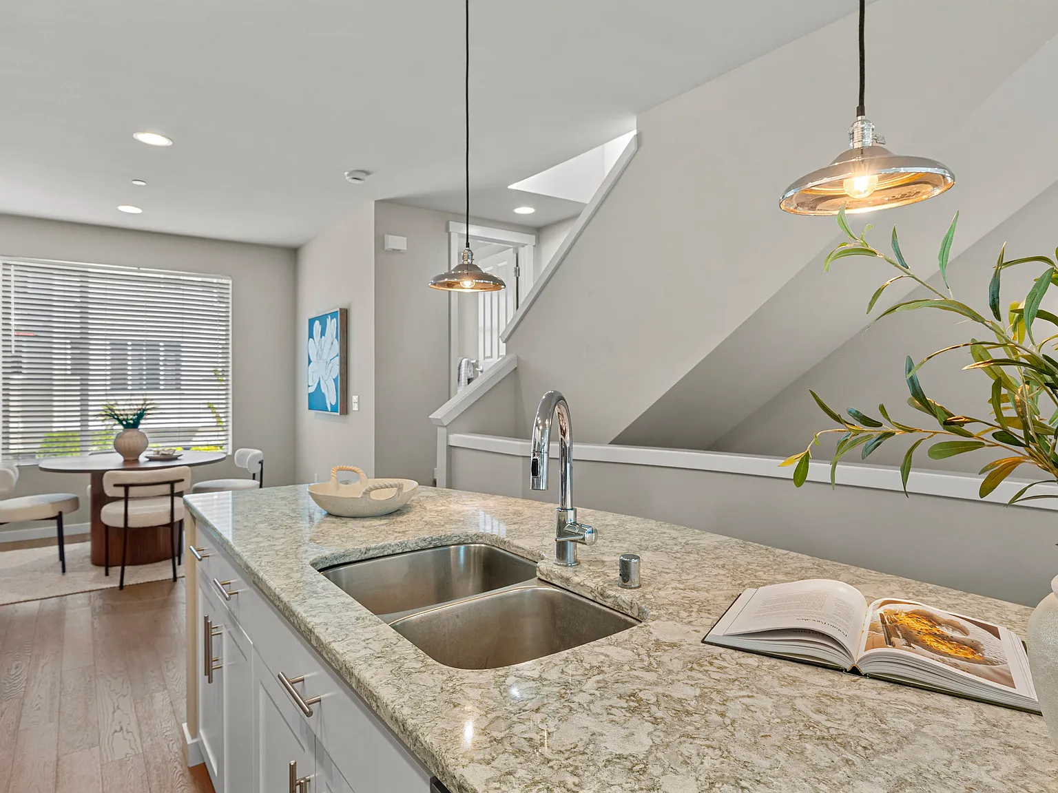 2 bed, 2.5 bath, 1412 sqft, $2,925 — Photo 2