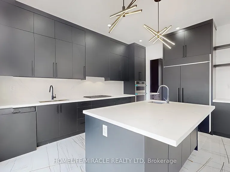 150 Stewart St — Photo 42