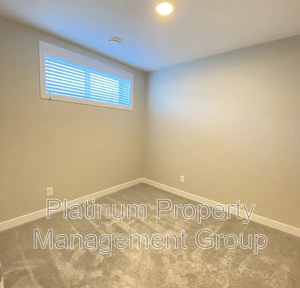 165 Walcrest Blvd SE #B — Photo 7