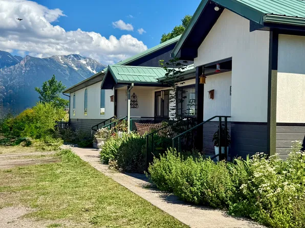 529 3rd Ave, St Ignatius, MT 59865