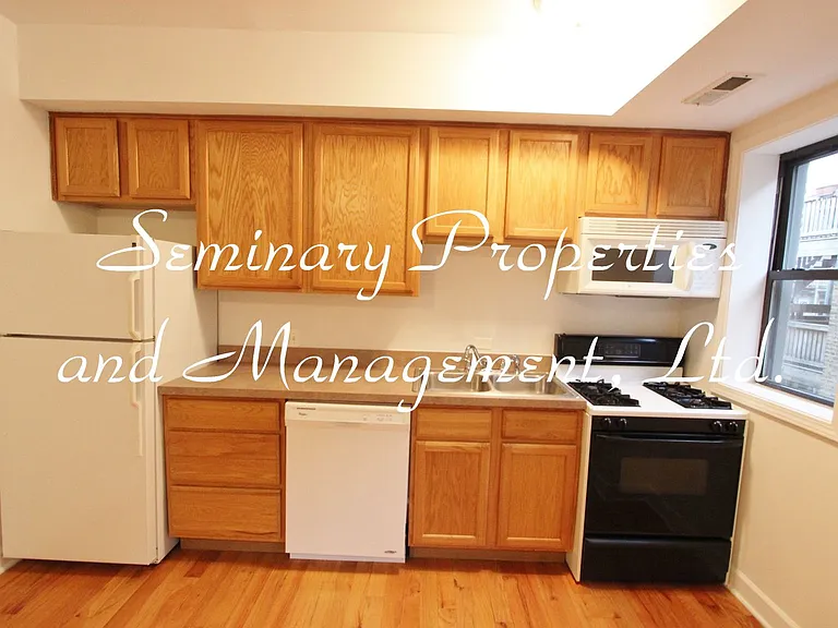 Great apartments in the heart of Uptown, one block from the red line — Photo 36