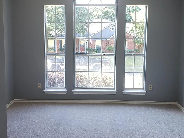 1408 Dudley Dr — Photo 9