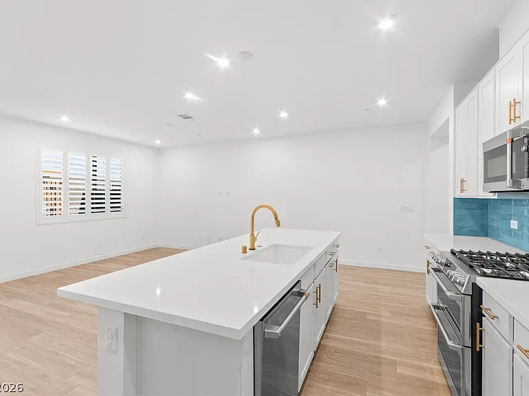 680 Echelon St — Photo 19