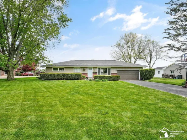 6596 Muller Rd, Ottawa Lake, MI 49267