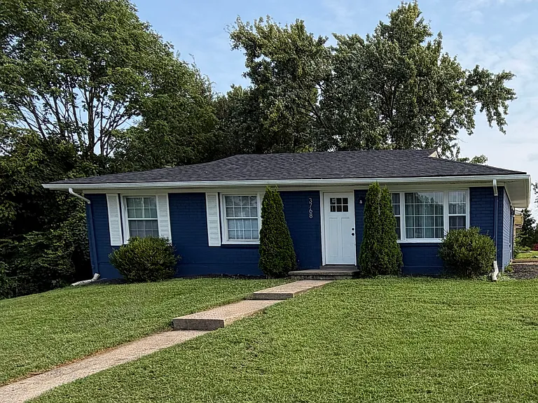 3768 Niagara Dr — Photo 1