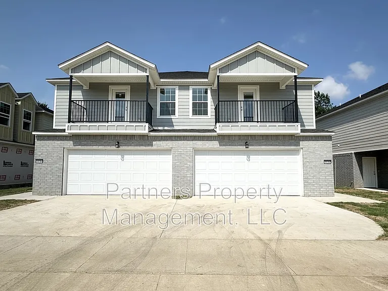 1079 S Benchmark Ln #2 — Photo 1