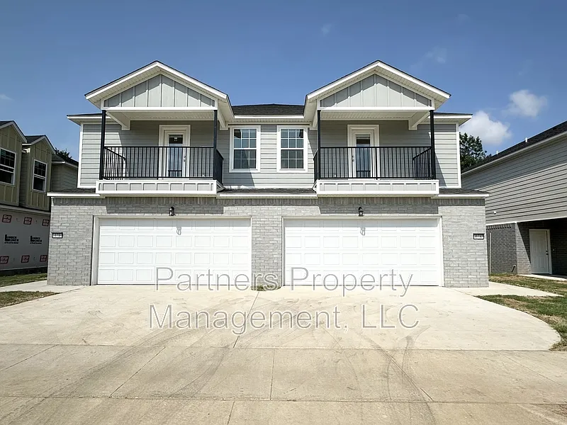 1079 S Benchmark Ln #2