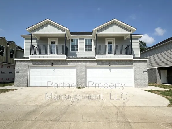 1079 S Benchmark Ln, Fayetteville, AR