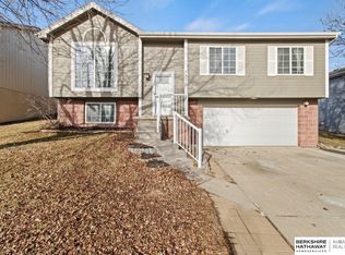 7510 Howell St, Omaha, NE 68122