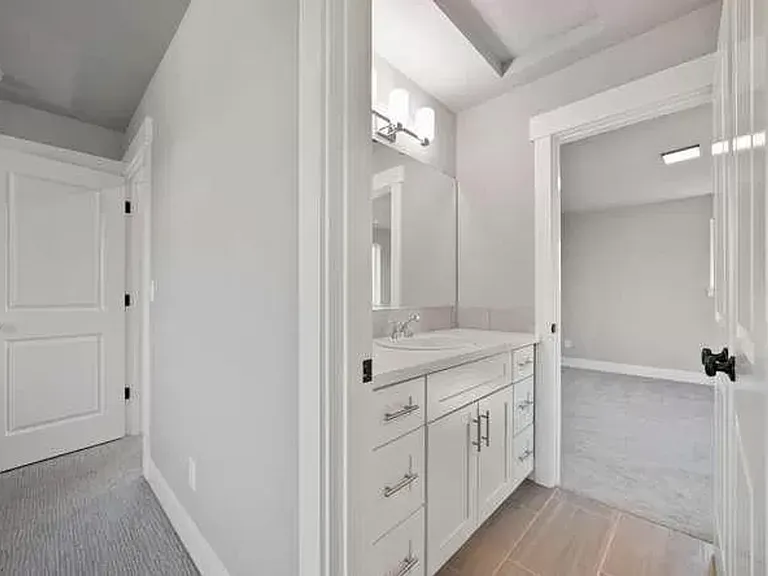 6636 SE 57th Ave — Photo 16