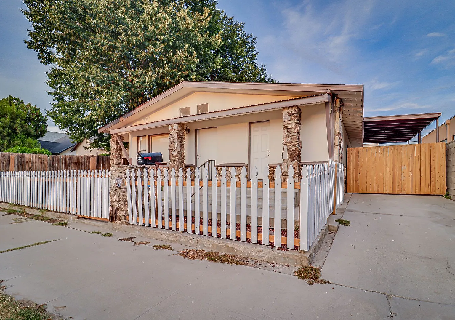 2106 E St — Photo 3