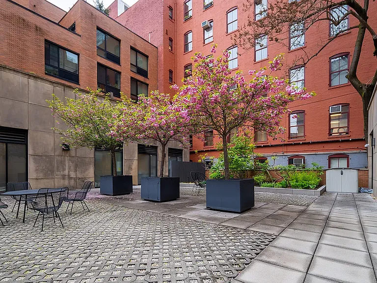 540 W 28th St #2D — Photo 18