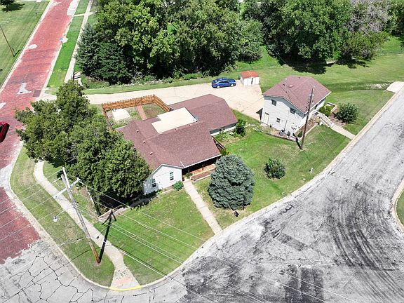 3rd image of 304 Blake St