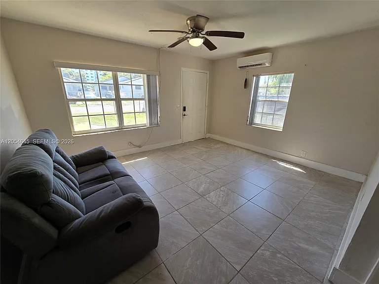 1293 NE 110th St #B — Photo 2