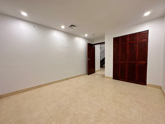 Rented by Compass | media 25