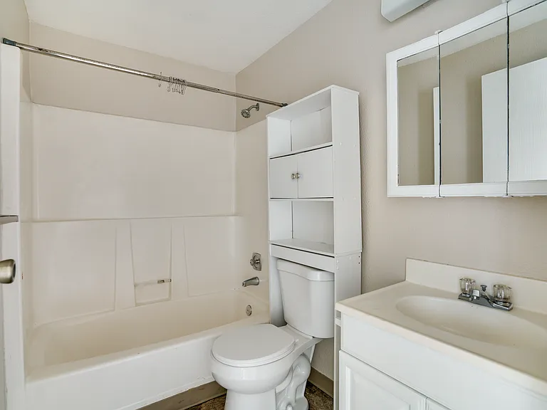 2410 S I St #4 — Photo 18