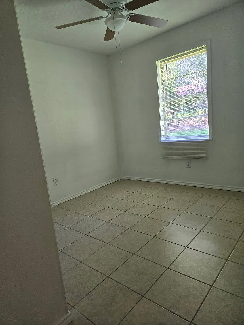 2 bed, 800 sqft, $950 — Photo 2