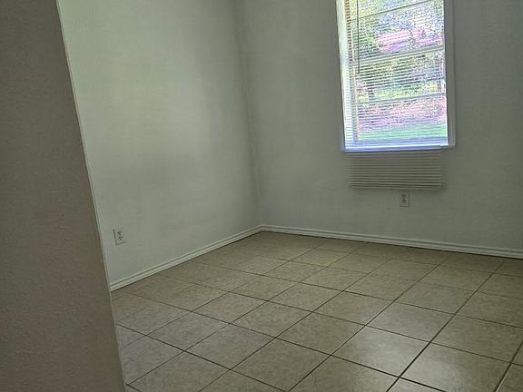 5th image of 202 Millville Dr #2