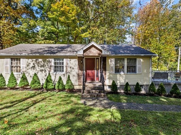 4th image of 23A Hillcrest Rd #A