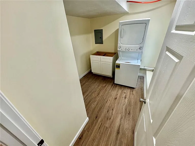 32 Silva St — Photo 25