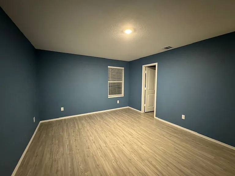 7010 Solar Rdg — Photo 14