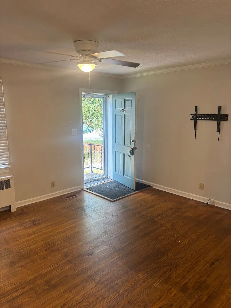 Nice 2 Bedroom 1 Bathroom Condo in West Burlington — Photo 3