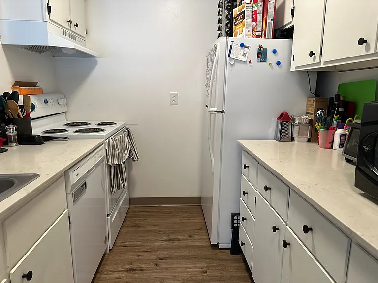University Park Apartments near Cornell University — Photo 657