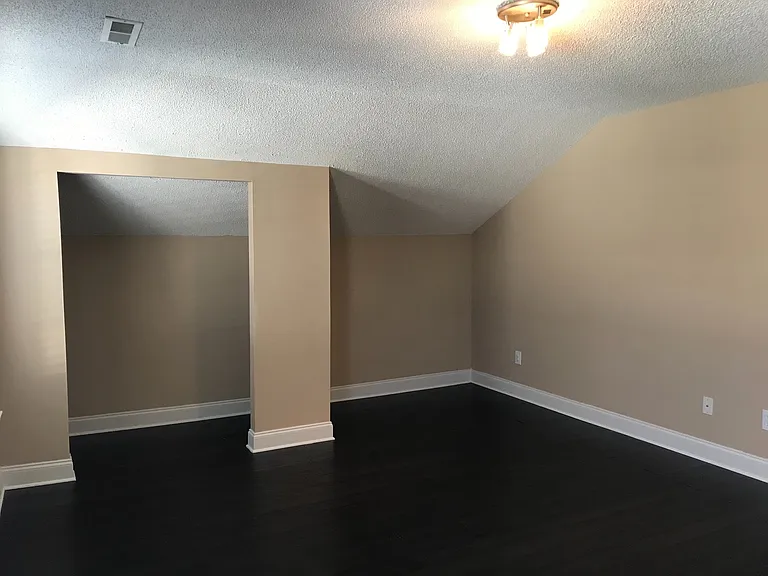 113 Pennine Dr — Photo 25