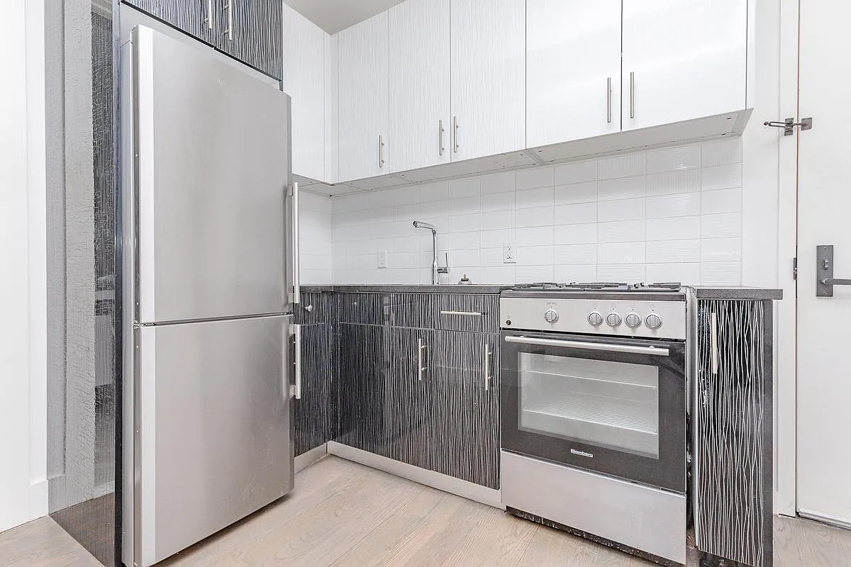 824 Lexington Avenue — Photo 1