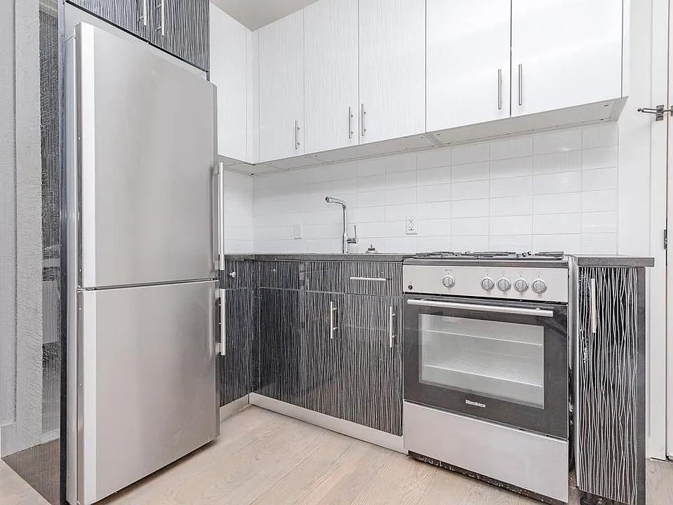824 Lexington Ave #6B