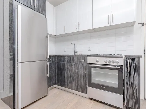 824 Lexington Avenue image 1 of 16