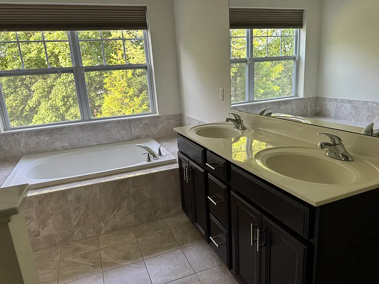 127 Meadow View Dr — Photo 14