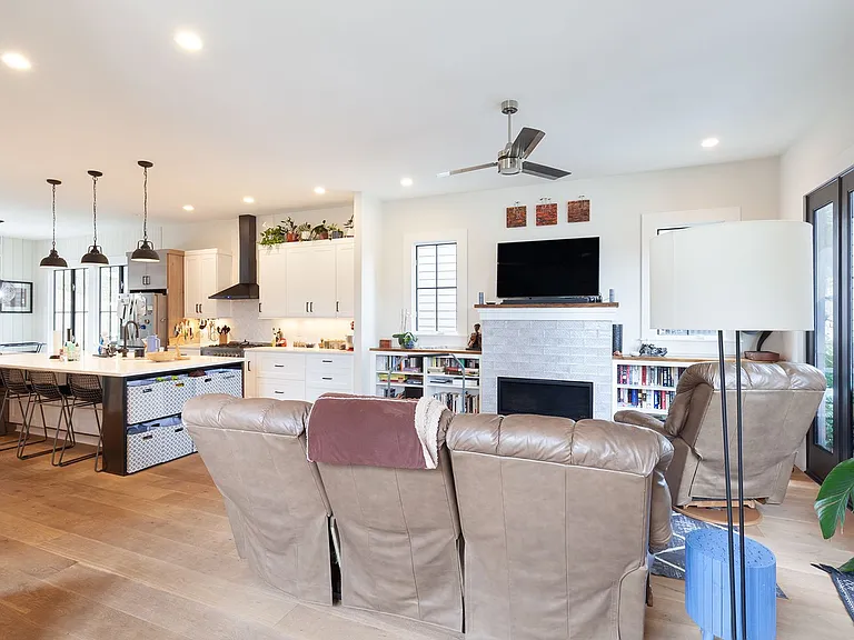 702 Grant Ter SE — Photo 8