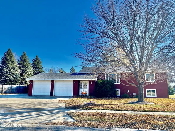 504 28th St NW, Watertown, SD 57201