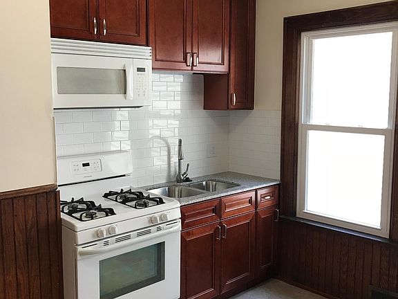 Newly Renovated Kitchen!