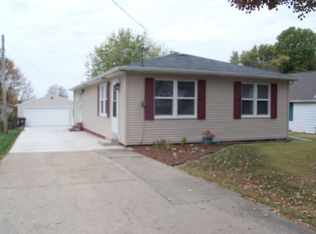 213 Reservoir Rd, Pekin, IL 61554