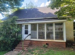 23 W Main St, Ware Shoals, SC 29692