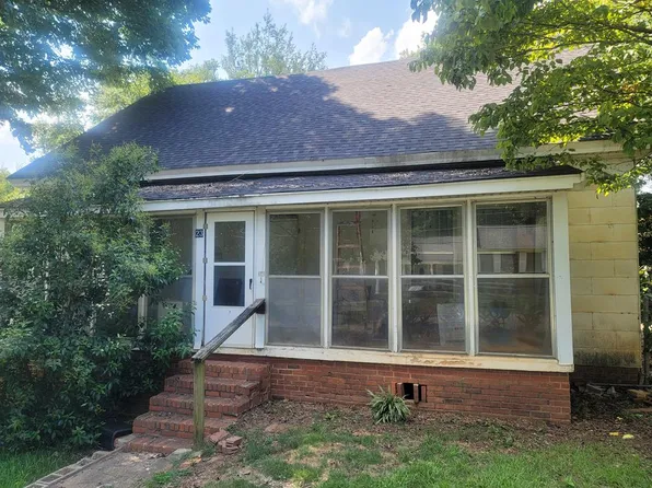 23 W Main St, Ware Shoals, SC 29692